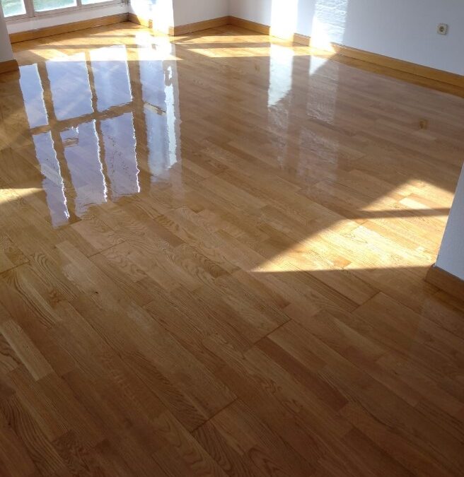 Lijar y barnizar tarima multicapa antes y después