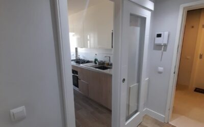 ¡Transforma tus Espacios con Estilo y Funcionalidad: Puertas Correderas y de Granero!