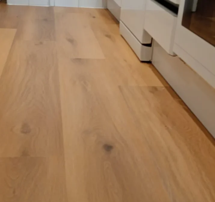 Reforma de Suelo Cocina con Vinilo Arbiton CWS210 Cavaillon: Antes y Después
