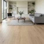 Amplio salón moderno con suelo laminado de roble perfectamente instalado por Parquets Prieto en Madrid, mostrando un acabado limpio e impecable.