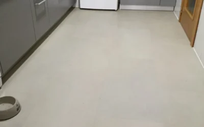Antes y Después: Transformación de Cocina sin Obras con Suelo Vinílico en Madrid